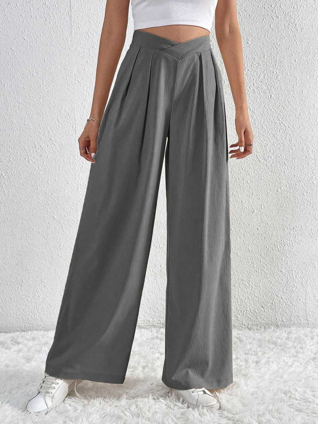 She walks in these 1930s Solid Cross Pleated Straight Pants and the world follows
