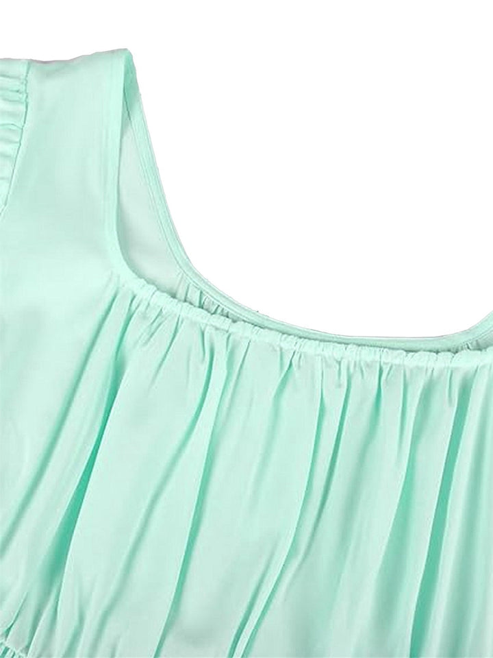 She slips into this 1930s Solid Square Neck Puff Sleeves Dress and suddenly it&