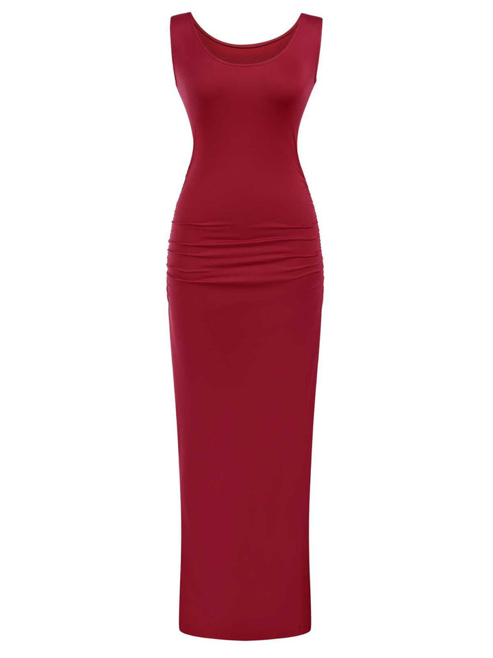 She slips into this 1930s Solid Square Neck Split Ruched Dress and suddenly it&