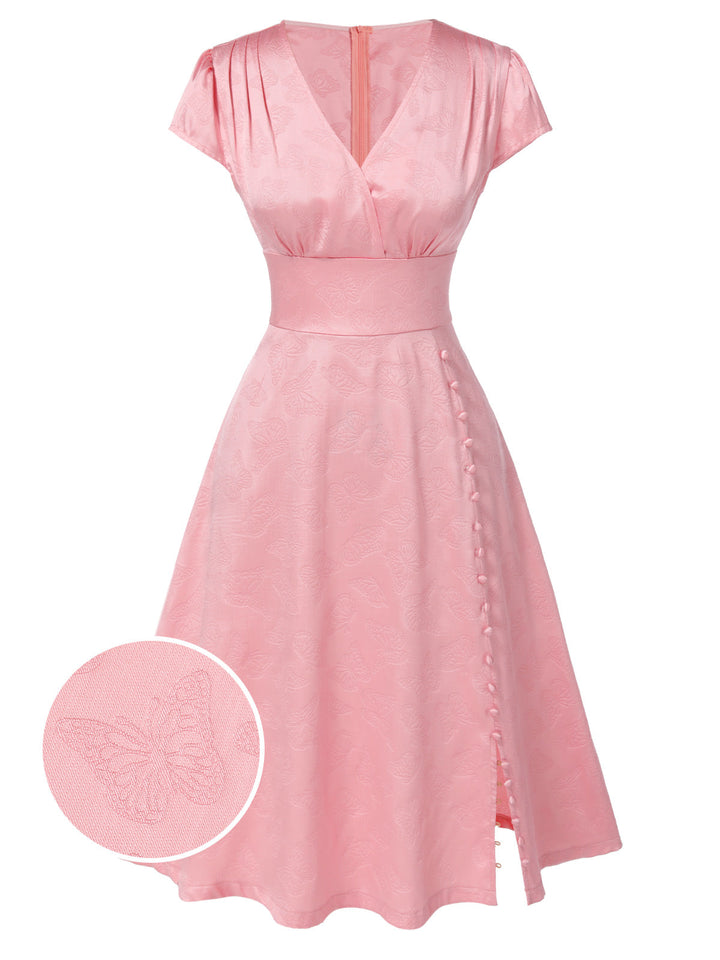 This 1940s Deep V-Neck Velvet Dress wraps her in 1940s elegance, one twirl at a time