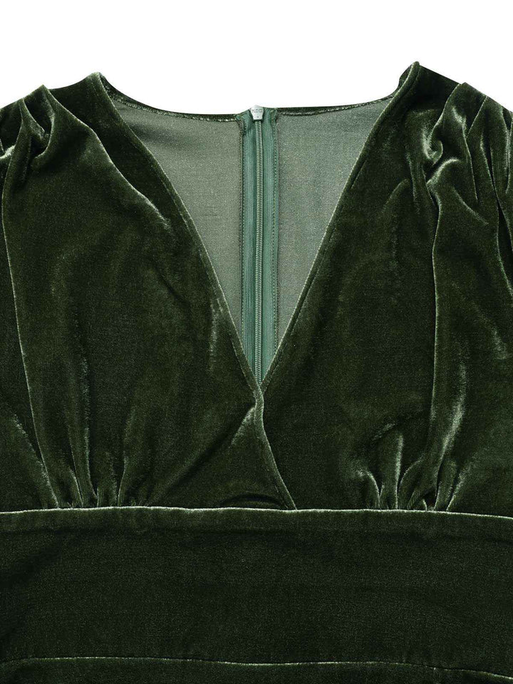This 1940s Deep V-Neck Velvet Dress wraps her in 1940s elegance, one twirl at a time