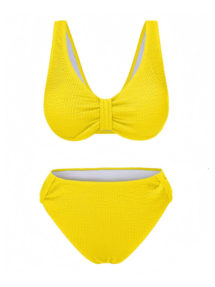 This 1940s Solid Bowknot Textured Fabric Swimsuit carries 1940s vacation dreams in every stitch
