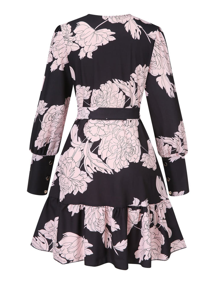 This 1940s V-Neck Peony Floral Belted Dress wraps her in 1940s elegance, one twirl at a time