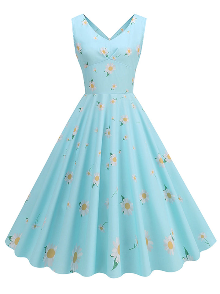 1950s Daisy &amp; Strawberry Print Sleeveless Dress — the kind of 1950s dress that makes strangers smile
