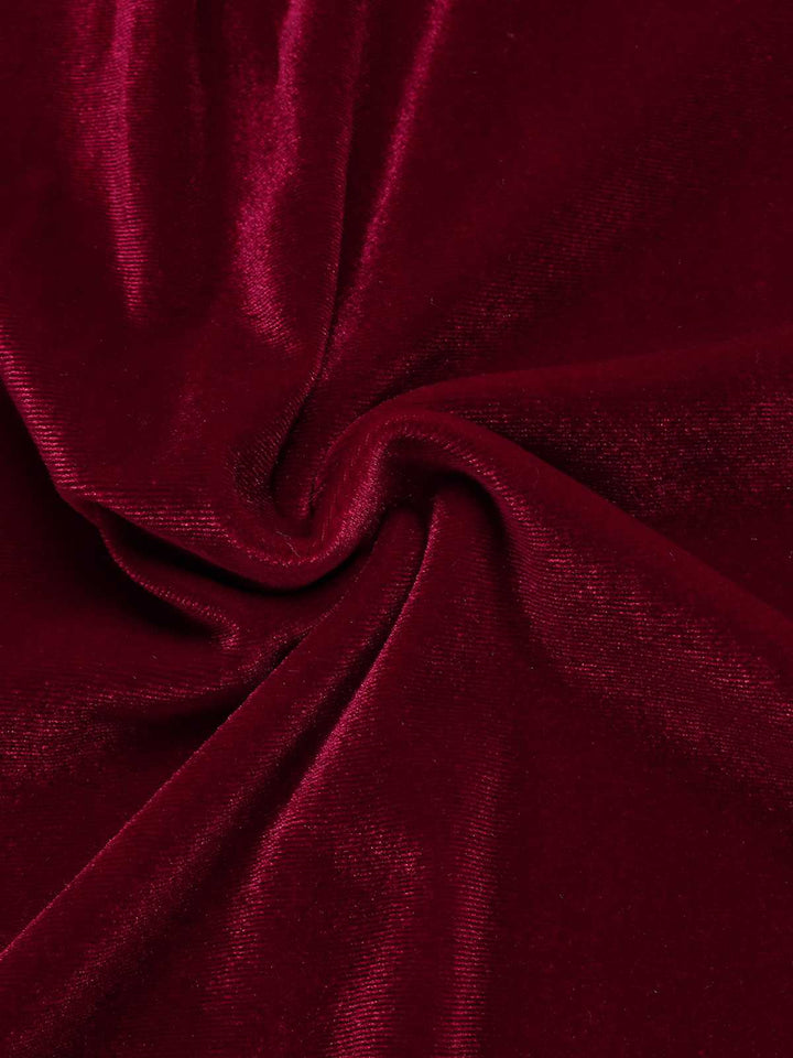 This 1950s Deep V-Neck Velvet Button Solid Dress wraps her in 1950s elegance, one twirl at a time