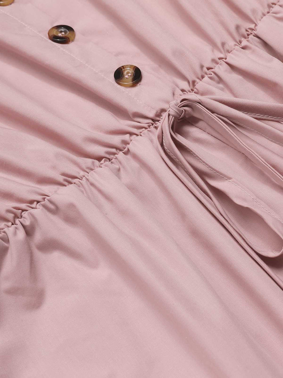 She pairs this 1950s Shirt Neck Lace-Up Solid Romper with confidence and 1950s charm