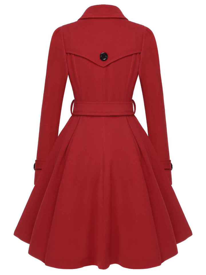 This 1950s Solid Color Lapel Slim Coat is her armor of 1950s elegance