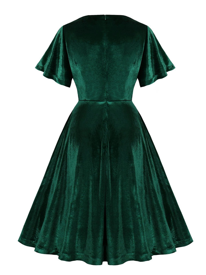 This 1950s Solid Ruffle Sleeves Velvet Dress wraps her in 1950s elegance, one twirl at a time