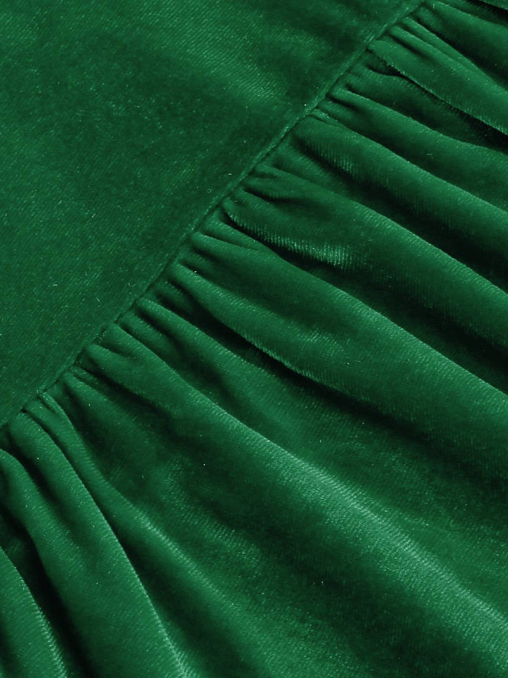She slips into this 1950s Solid Square Neck Velvet Dress and suddenly it&