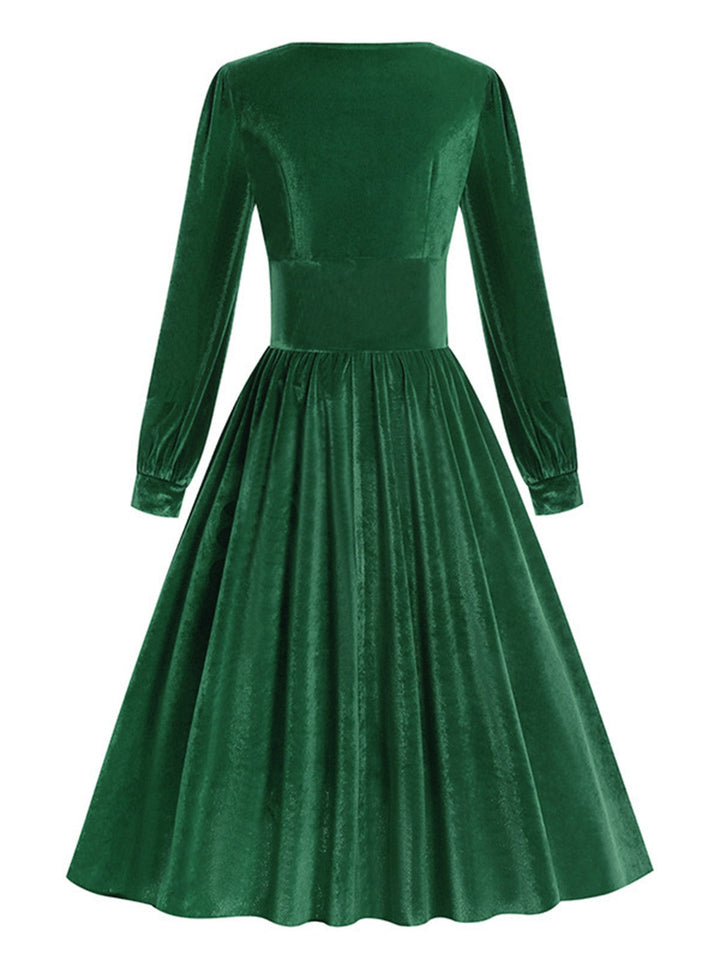 This 1950s Solid Square Neck Velvet Dress wraps her in 1950s elegance, one twirl at a time