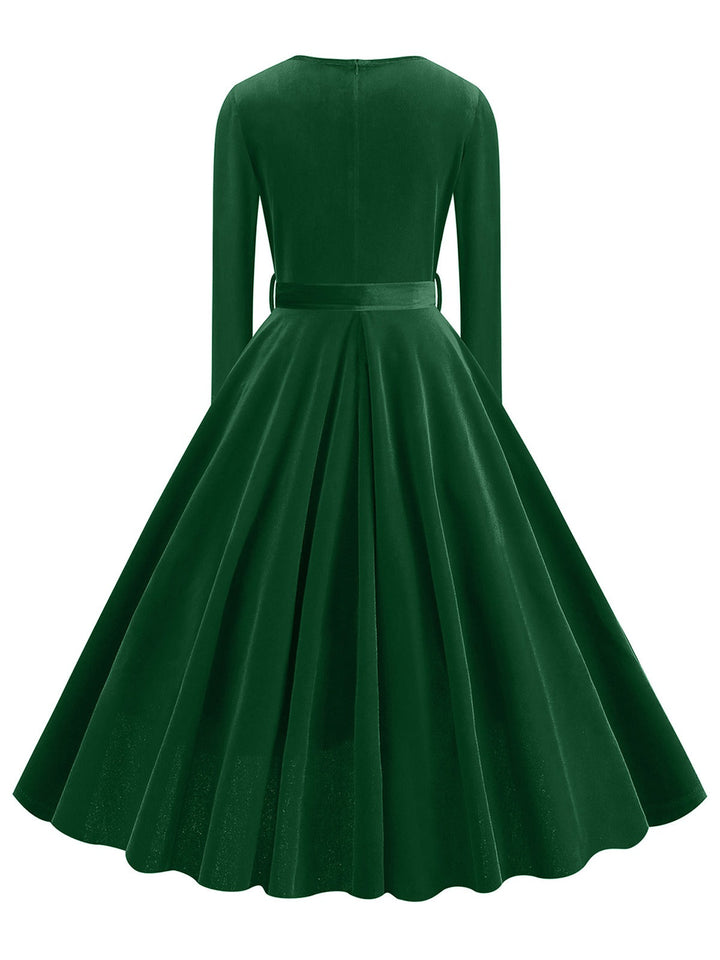 This 1950s Solid Velvet V-Neck Swing Dress wraps her in 1950s elegance, one twirl at a time