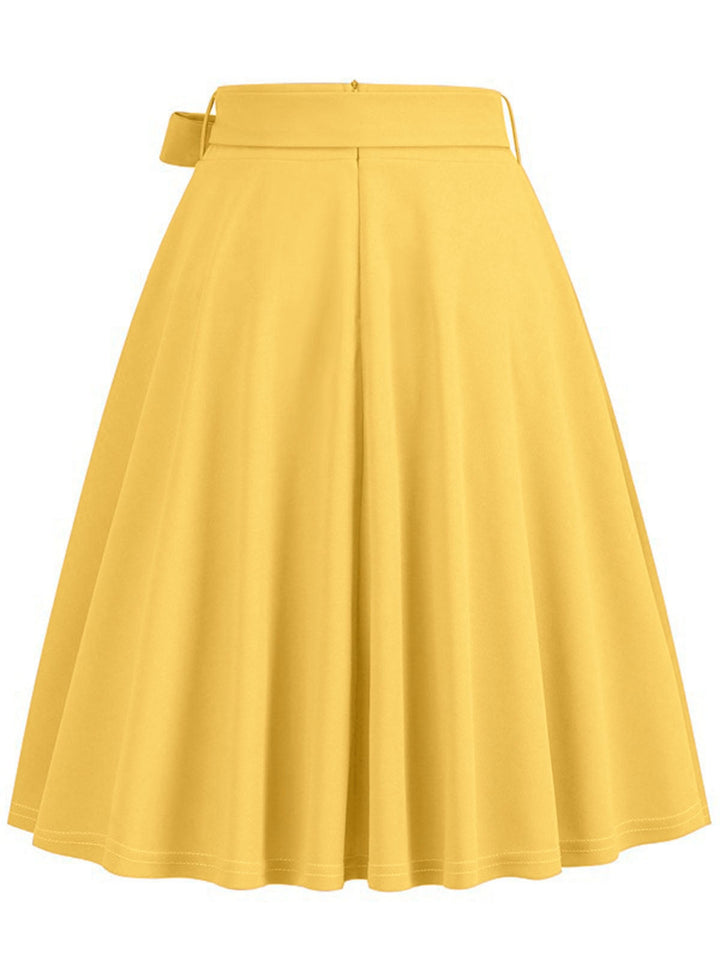 She sways in this 1950s Solid Waist Tie Swing Skirt and it&