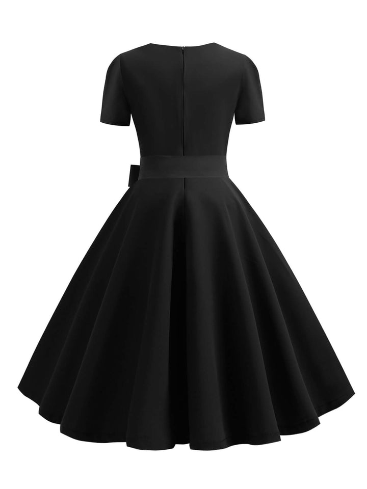 This 1950s Square Neck Short Sleeves Dress wraps her in 1950s elegance, one twirl at a time