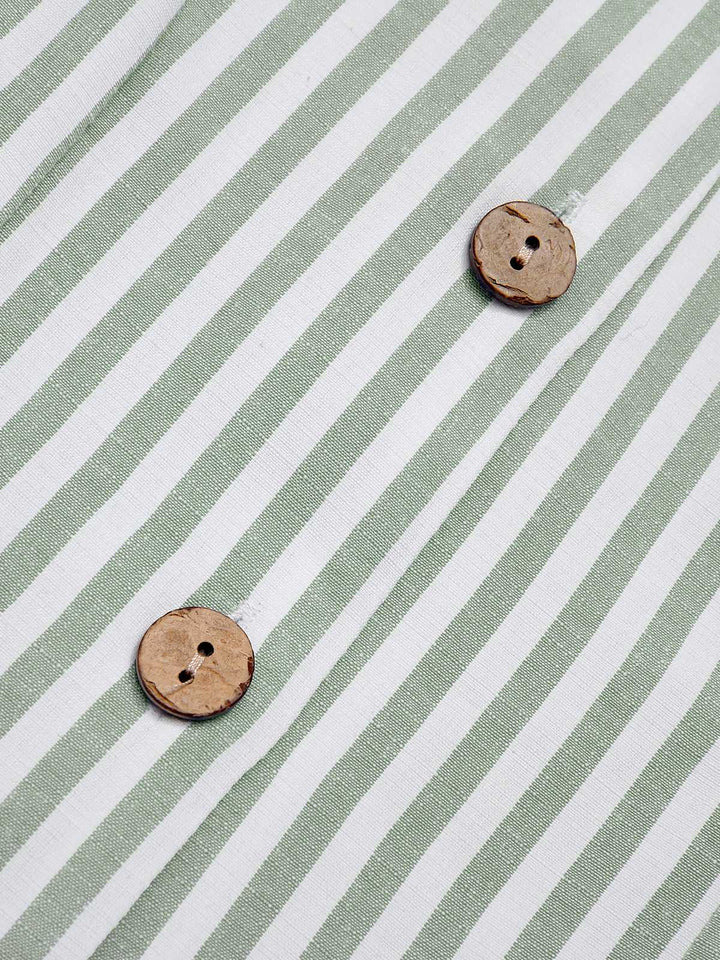 She adds this 1950s V-Neck Stripes Sleeveless Belted Romper and suddenly it&