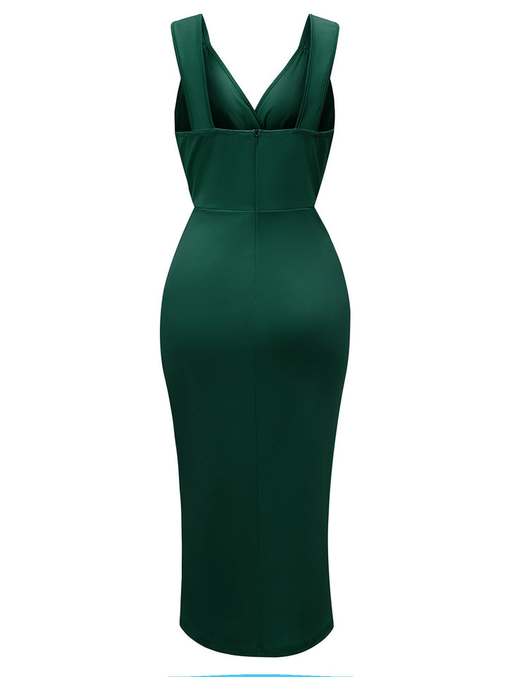 This 1960s Solid V-Neck Side Slit Bodycon Dress wraps her in 1960s elegance, one twirl at a time