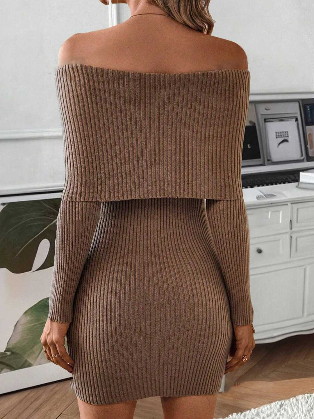 1970s Solid Off-Shoulder Ribbed Knit Dress: where 1970s romance meets her modern spirit