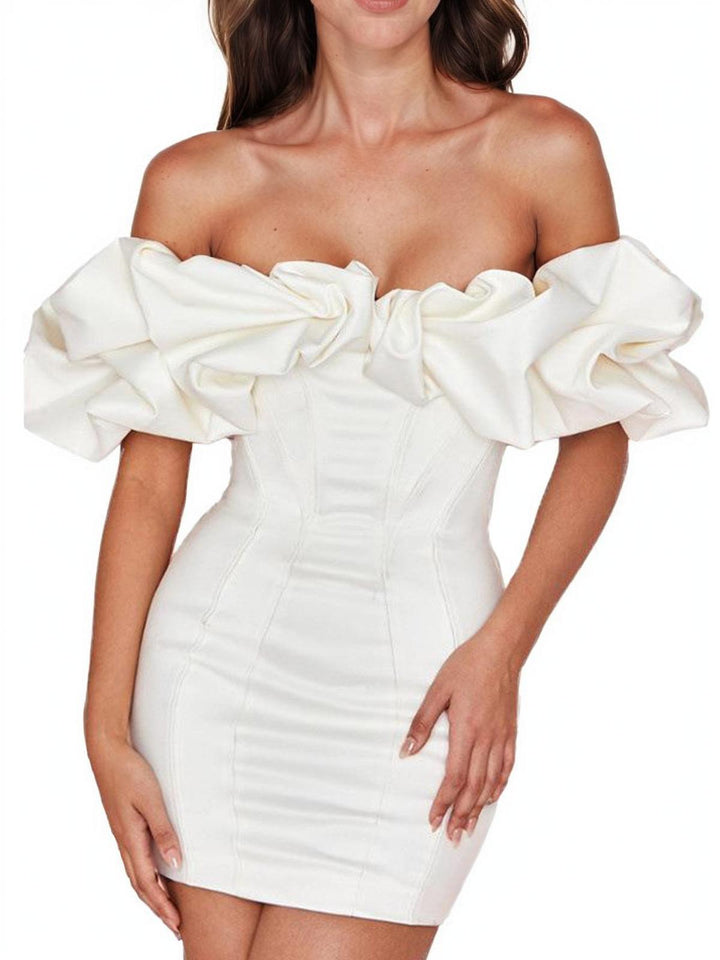 She slips into this 1980s Solid Off Shoulder Bodycon Dress and suddenly it&