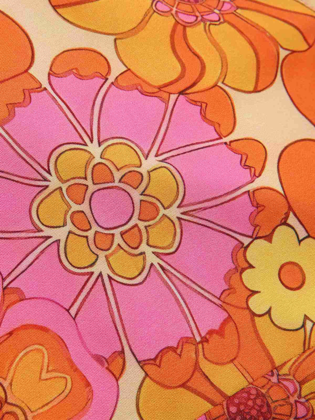 This 2PCS 1960s Floral Halter Top &amp; Pleated Skirt brings 1960s soul to her everyday