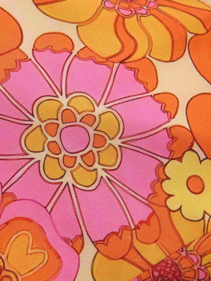 This 2PCS 1960s Floral Halter Top &amp; Pleated Skirt brings 1960s soul to her everyday