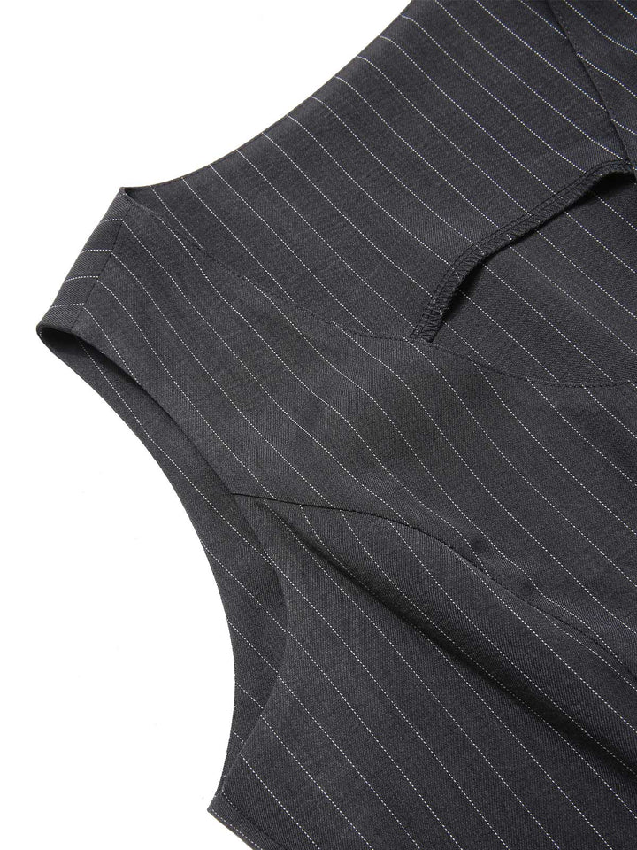 This 2PCS Dark 1960s Pinstripes Top &amp; Pleated Skirt brings 1960s soul to her everyday