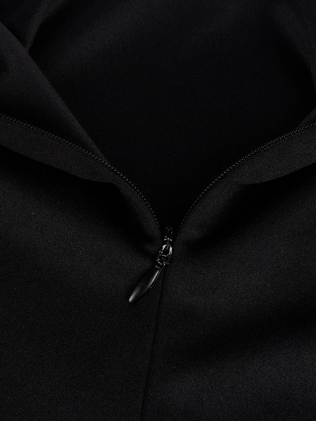 This Black 1950s Color Block Moderate Dress wraps her in 1950s elegance, one twirl at a time