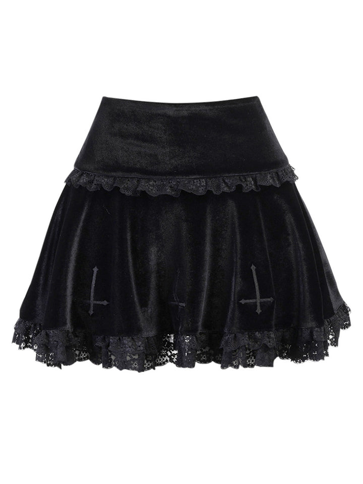 She sways in this Black 1980s Solid Embroidered Lace Skirt and it&