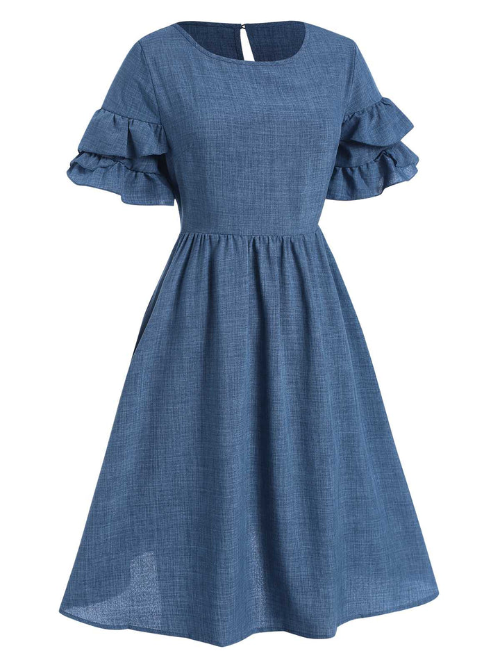 This Blue 1940s Layered Ruffle Sleeve A-Line Dress wraps her in 1940s elegance, one twirl at a time