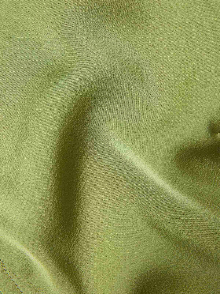 She pairs this Green 1940s Satin V-Neck Buttons Shirt with confidence and 1940s charm