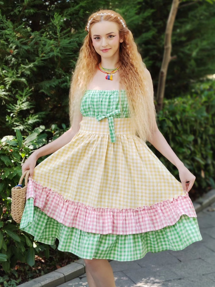 She slips into this Multicolor 1950s Pure Cotton Straps Plaid Dress and suddenly it&
