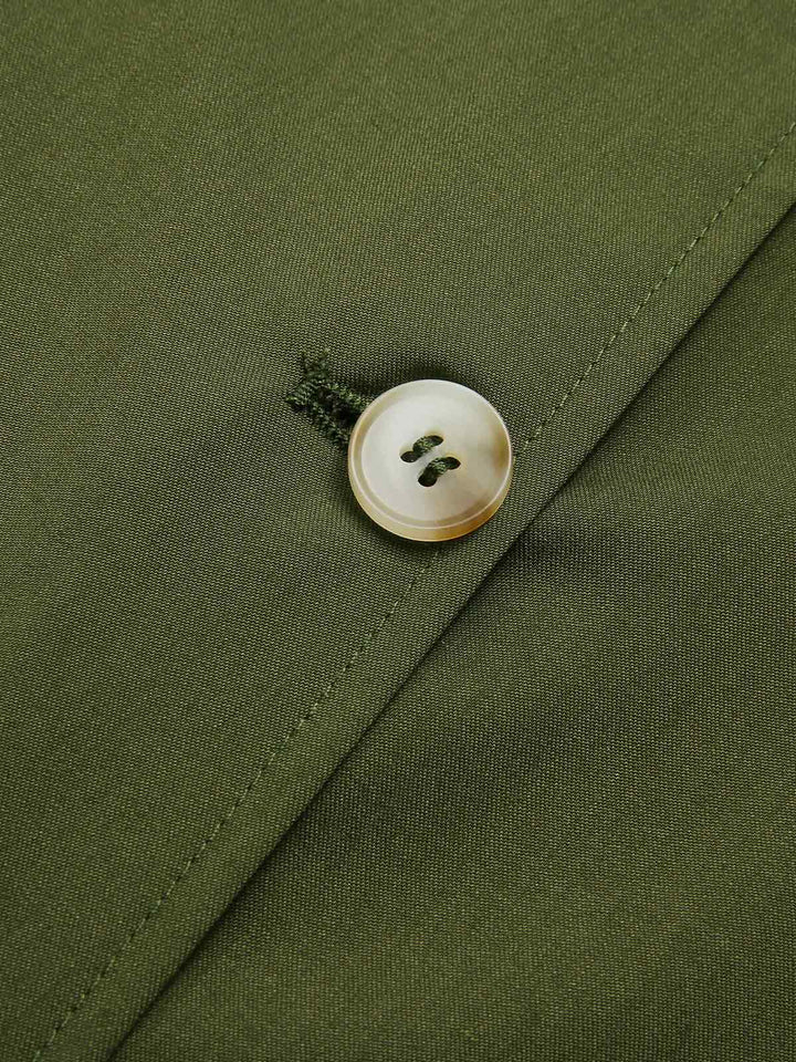 She sways in this Olive Green 1940s Button Slit Skirt and it&