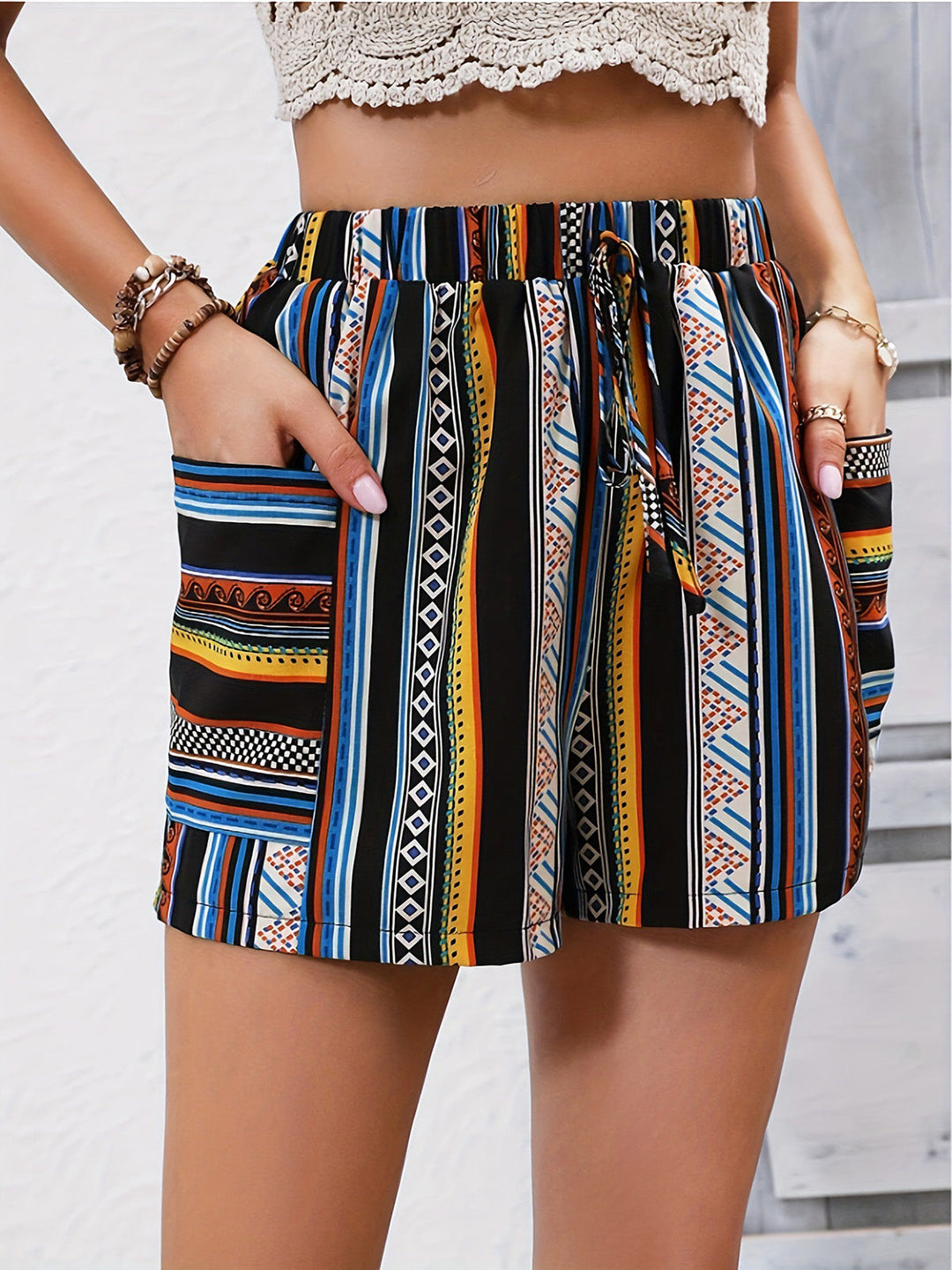 Elegant 1960s Vintage Floral Striped Shorts 2