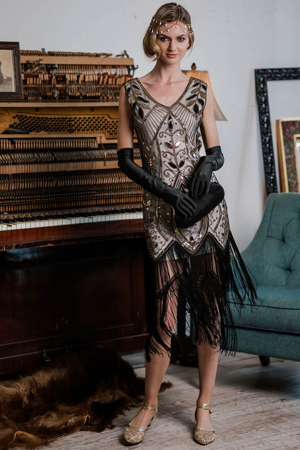 White 1920s Sequined Fringe Dress, classic 1920s style elegant retro fashion - Image 2