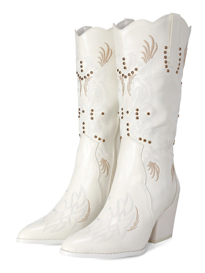 She finds her vintage story in this White Embroidered Flower Leather Cowboy Boots