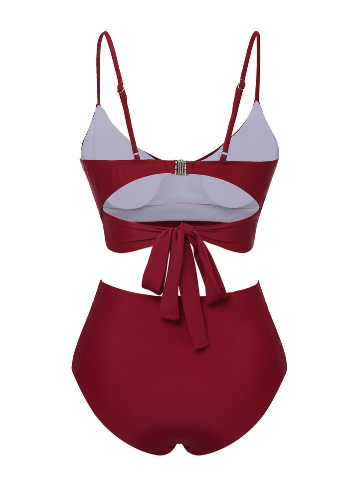 This Wine Red 1930s Solid Wrinkle Swimsuit carries 1930s vacation dreams in every stitch